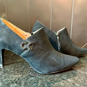 Calvin Klein Jessy Ankle boot Size 6 1/2 Worn twice, great condition